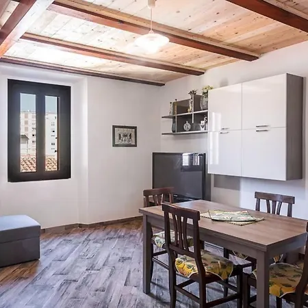 Ruins - Elegant Apartamento